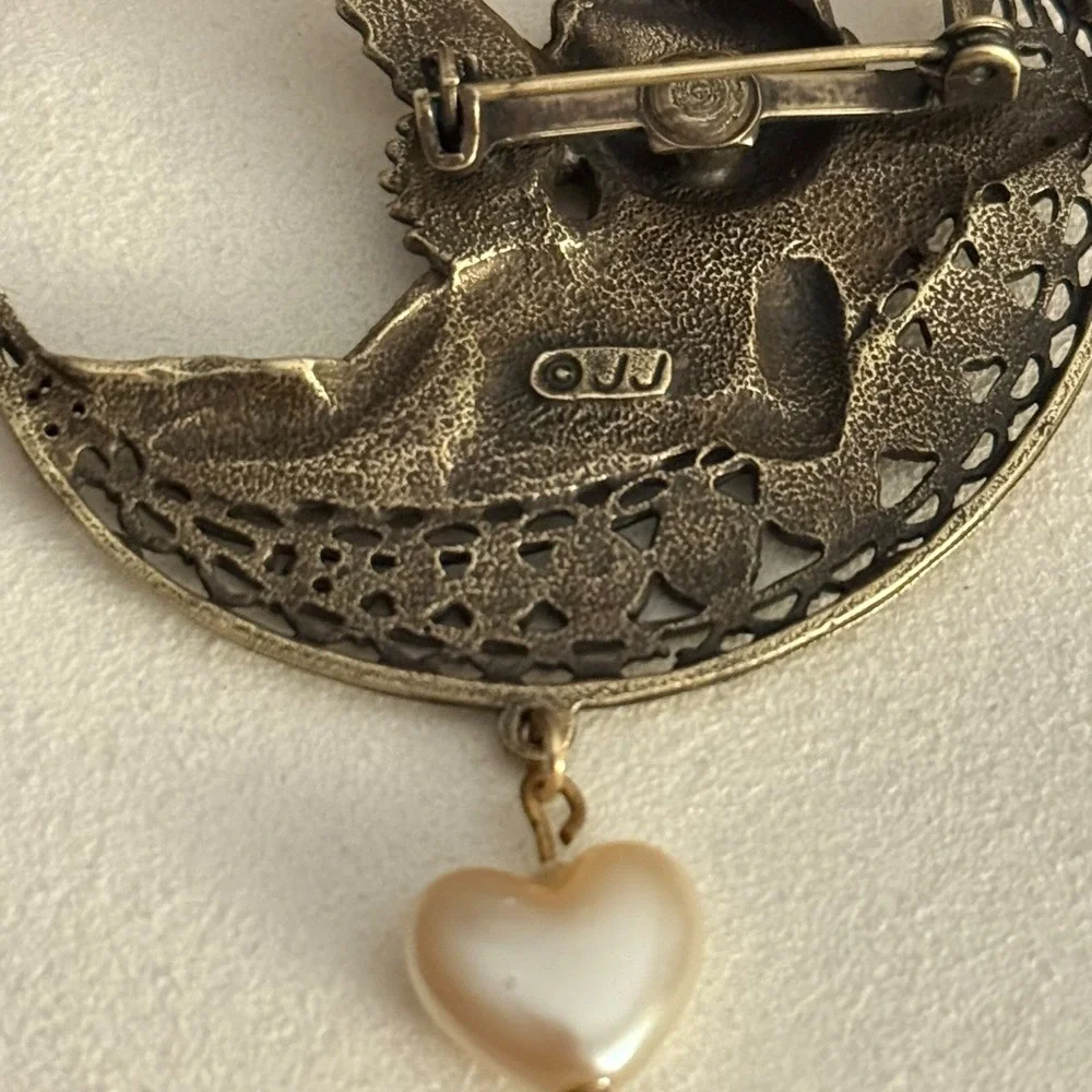 JJ Jonette Bronze Tone Cherub‎ on Crescent Moon Brooch Dangling Pearl Heart